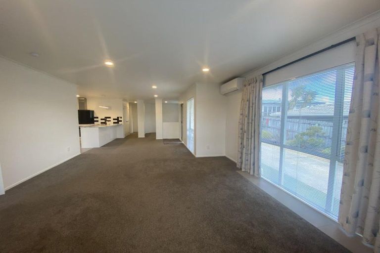Photo of property in 30 Bay Street, Red Beach, 0932