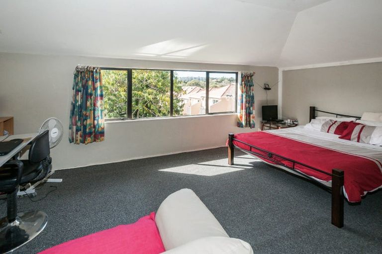 Photo of property in 4/35 Fields Parade, Oteha, Auckland, 0632