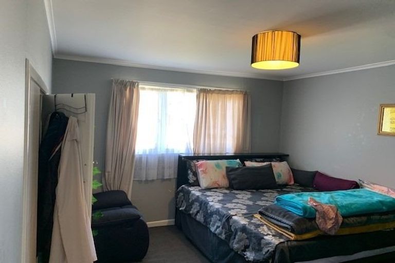 Photo of property in 305 Richardson Road, New Windsor, Auckland, 1041