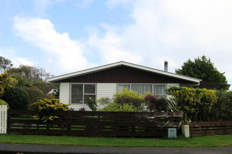 Photo of property in 82 Donovan Road, Paraparaumu Beach, Paraparaumu, 5032