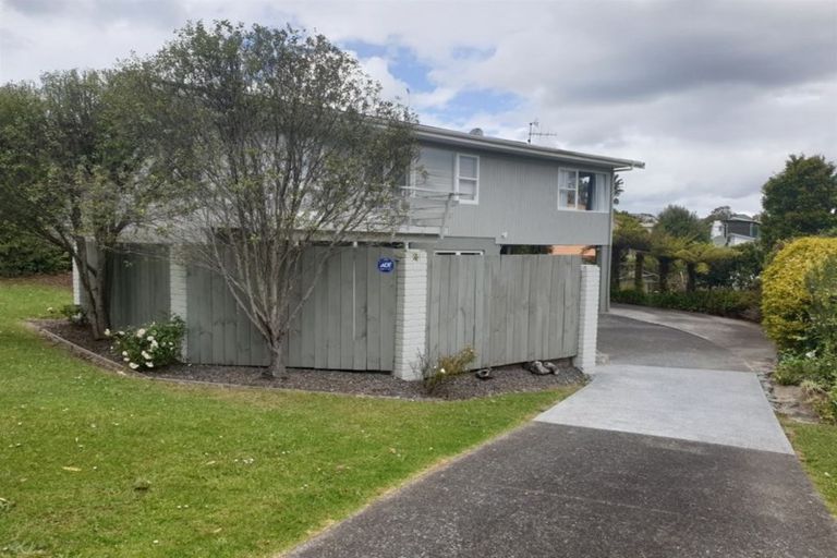 Photo of property in 73 Ravenwood Drive, Forrest Hill, Auckland, 0620