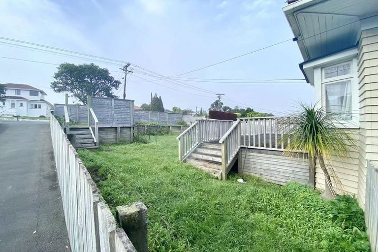 Photo of property in 7 Seaside Avenue, Waterview, Auckland, 1026