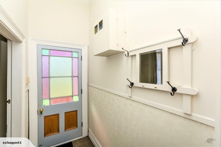 Photo of property in 8 Cutfield Road, New Plymouth, 4310