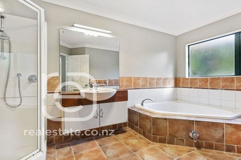 Photo of property in 2 Roseville Road, Gulf Harbour, Whangaparaoa, 0930