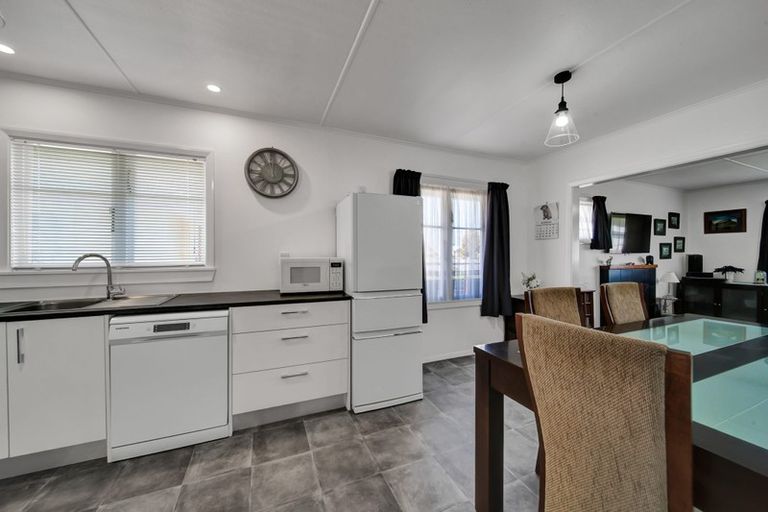 Photo of property in 60 Egmont Street, Hawera, 4610