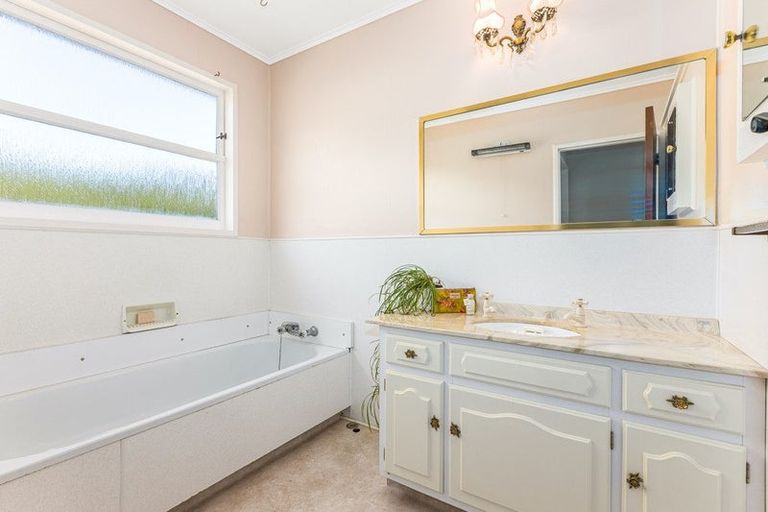 Photo of property in 71 Oriel Avenue, Tawa, Wellington, 5028