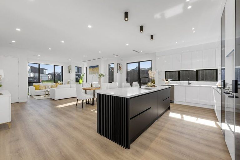 Photo of property in 13 Catalina Avenue, Rosehill, Papakura, 2113