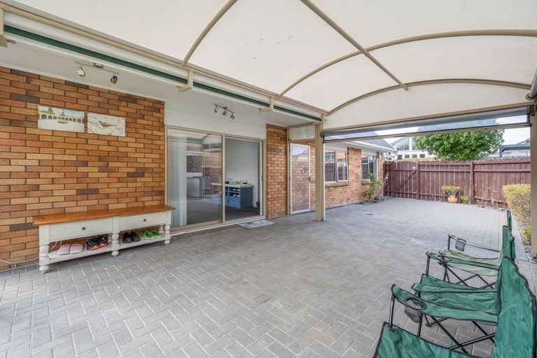 Photo of property in 2/17 Daria Place, Northpark, Auckland, 2013