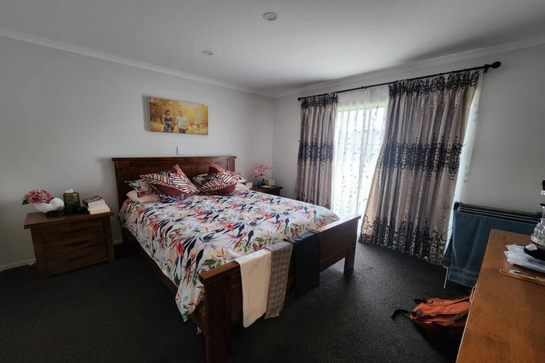 Photo of property in 10 Passchendaele Grove, Trentham, Upper Hutt, 5018