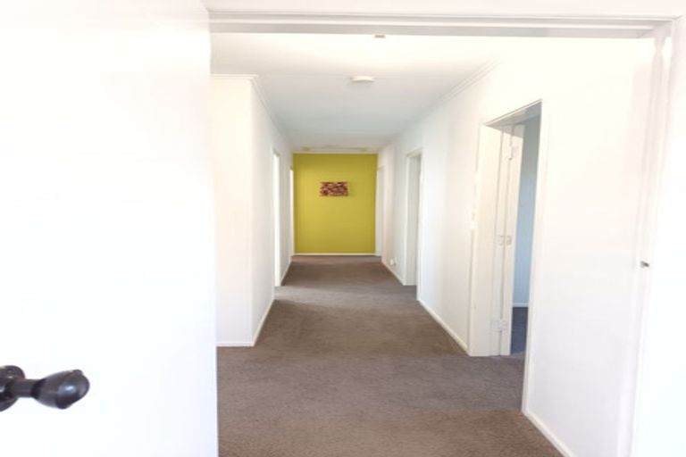 Photo of property in 1 Hughan Place, Carterton, 5713