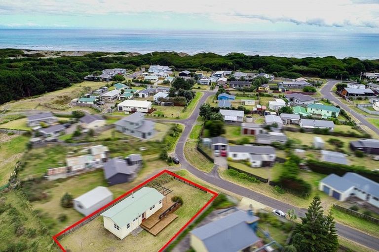 Photo of property in 37 Te Kiri Street, Himatangi Beach, Foxton, 4891