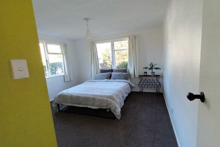 Photo of property in 1 Hughan Place, Carterton, 5713