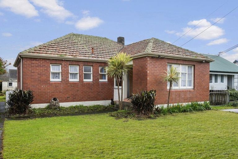 Photo of property in 1 Wood Grove, Naenae, Lower Hutt, 5011