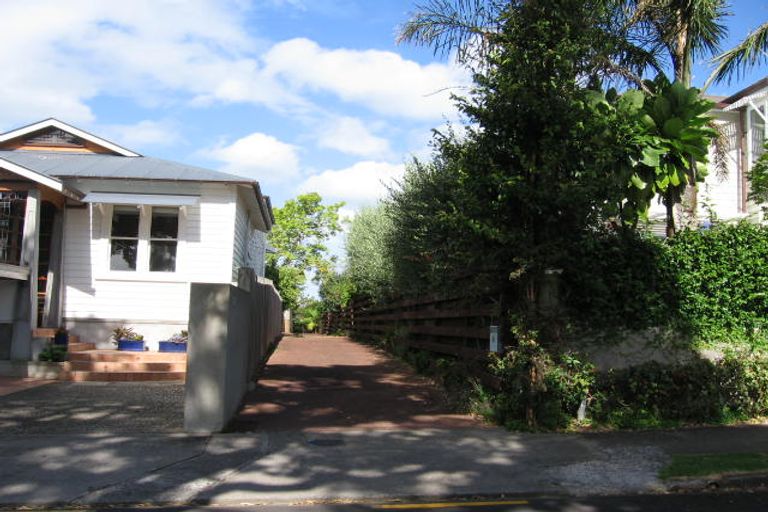 Photo of property in 27a Saltburn Road, Milford, Auckland, 0620