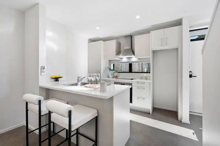 Photo of property in 60d Seymour Road, Sunnyvale, Auckland, 0612