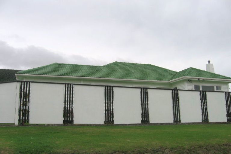 Photo of property in 22 Coates Street, Tawa, Wellington, 5028