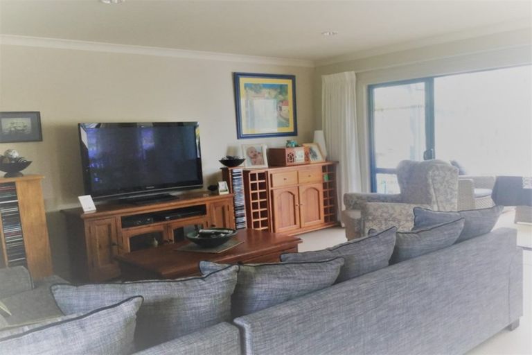 Photo of property in 22 Pipi Dune, Whitianga, 3510