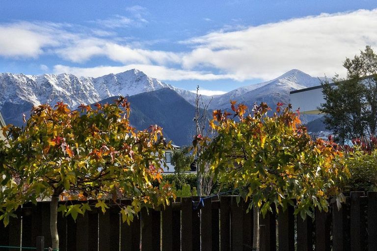 Photo of property in 18 Poplar Drive, Kelvin Heights, Queenstown, 9300