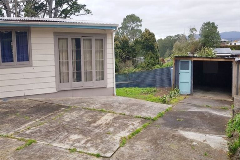 Photo of property in 44 Chamberlain Road, Massey, Auckland, 0614