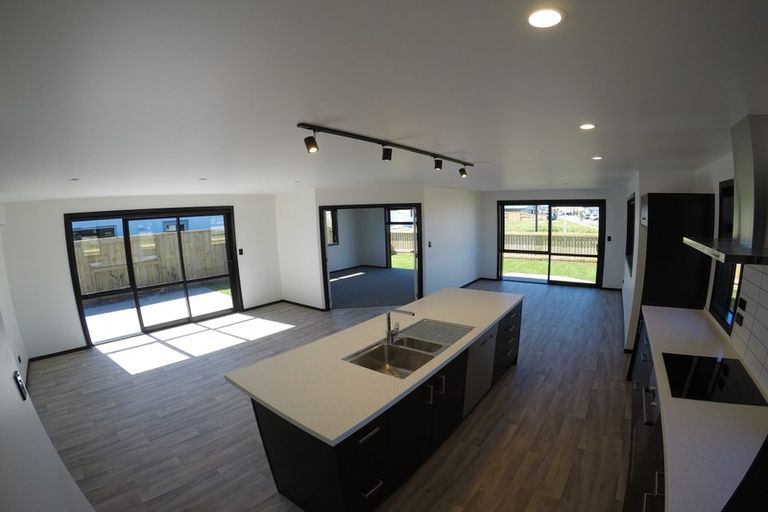 Photo of property in 20 Awatira Drive, Papamoa Beach, Papamoa, 3118