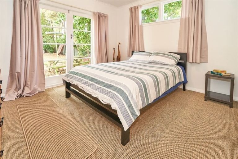 Photo of property in 5 Vernon Avenue, Takaro, Palmerston North, 4412