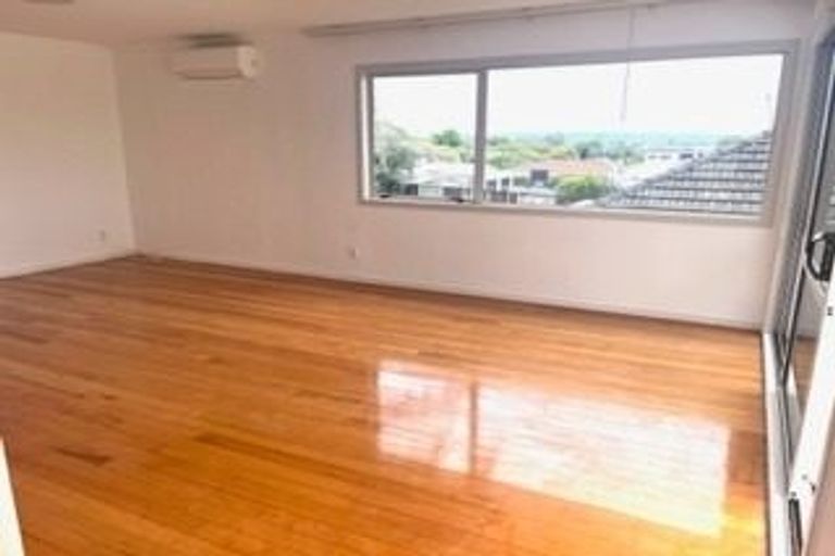 Photo of property in 4b Corrella Road, Belmont, Auckland, 0622