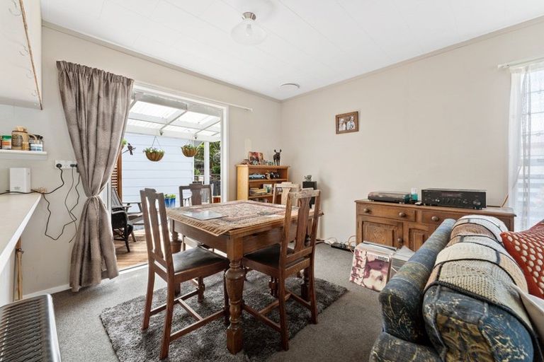 Photo of property in 6 Waterloo Place, Westown, New Plymouth, 4310