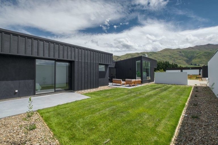 Photo of property in 15 Stackbrae Avenue, Wanaka, 9305