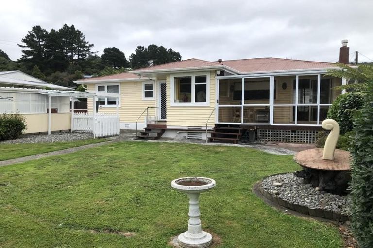 Photo of property in 337 George Street, Stokes Valley, Lower Hutt, 5019