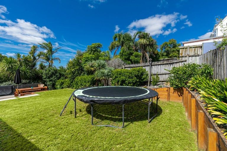 Photo of property in 6 Lingham Crescent, Torbay, Auckland, 0630