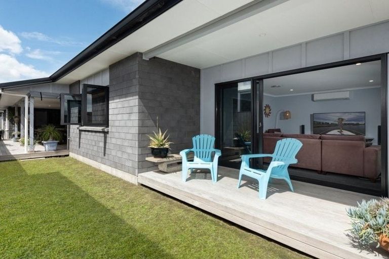 Photo of property in 36 Awatira Drive, Papamoa Beach, Papamoa, 3118