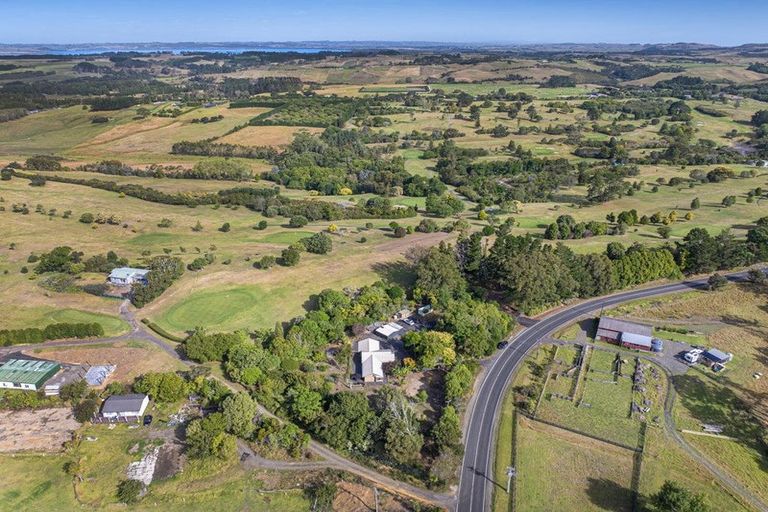 Photo of property in 1688 South Head Road, South Head, Helensville, 0874