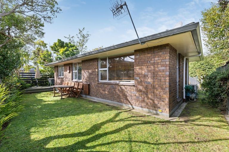 Photo of property in 8 Earl Place, Hokowhitu, Palmerston North, 4410