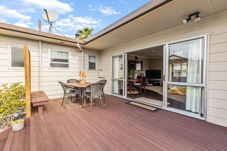 Photo of property in 14 Harbour Crest Drive, Waiuku, 2123