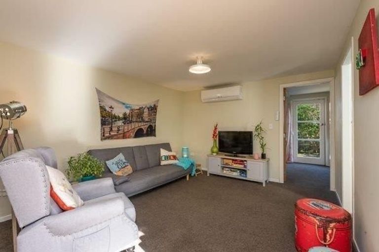 Photo of property in 52 Melrose Road, Island Bay, Wellington, 6023