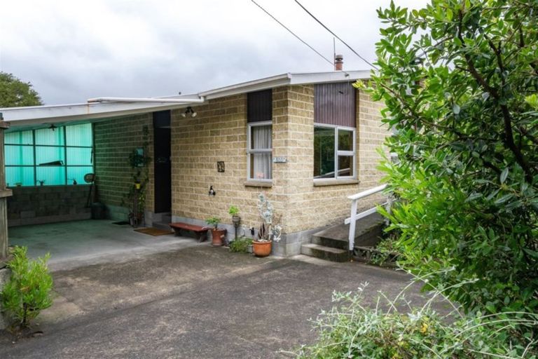 Photo of property in 50b Milton Terrace, Picton, 7220