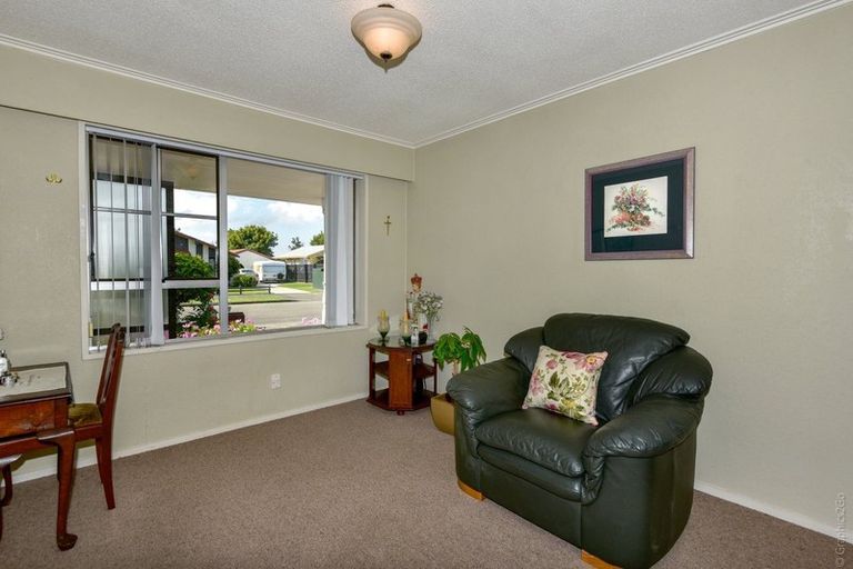 Photo of property in 2/19 Brogar Place, Casebrook, Christchurch, 8051