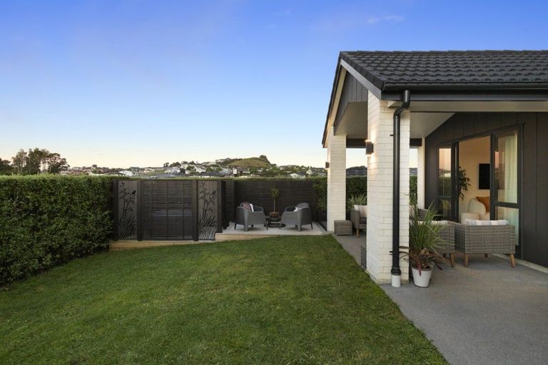 Photo of property in 1 Rongoa Maori Way, Pukekohe, 2120