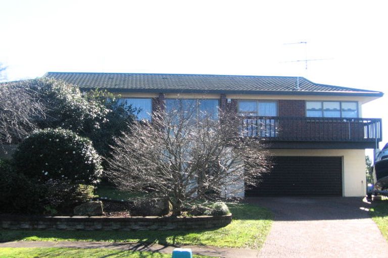 Photo of property in 30 Coulthard Terrace, Opaheke, Papakura, 2113