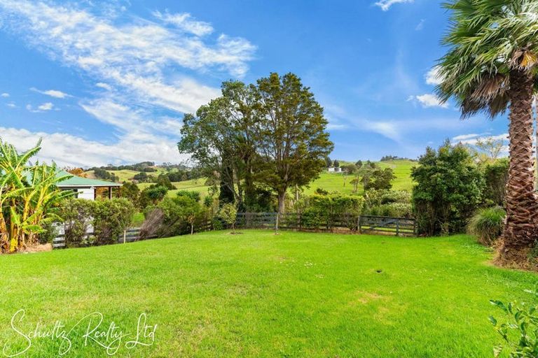 Photo of property in 9 Whaka Street, Maungaturoto, 0520