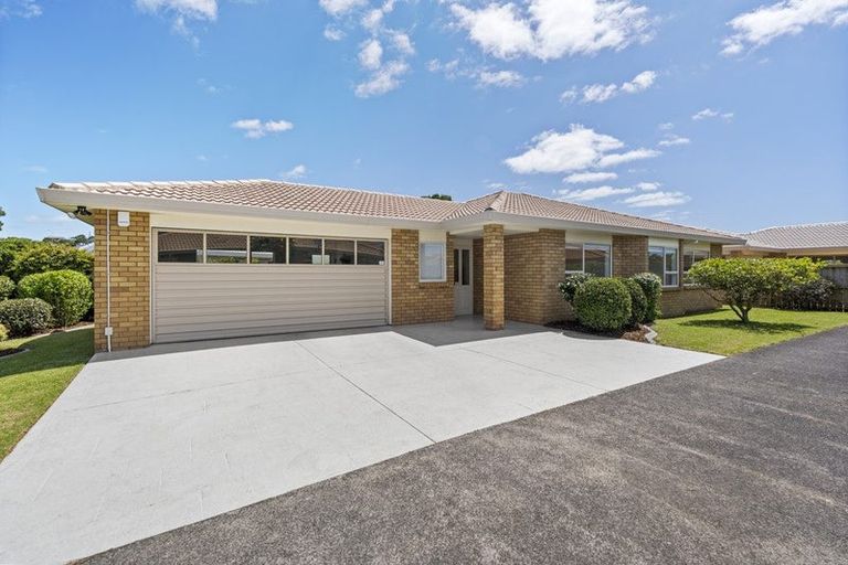 Photo of property in 12 Judd Place, Orewa, 0931