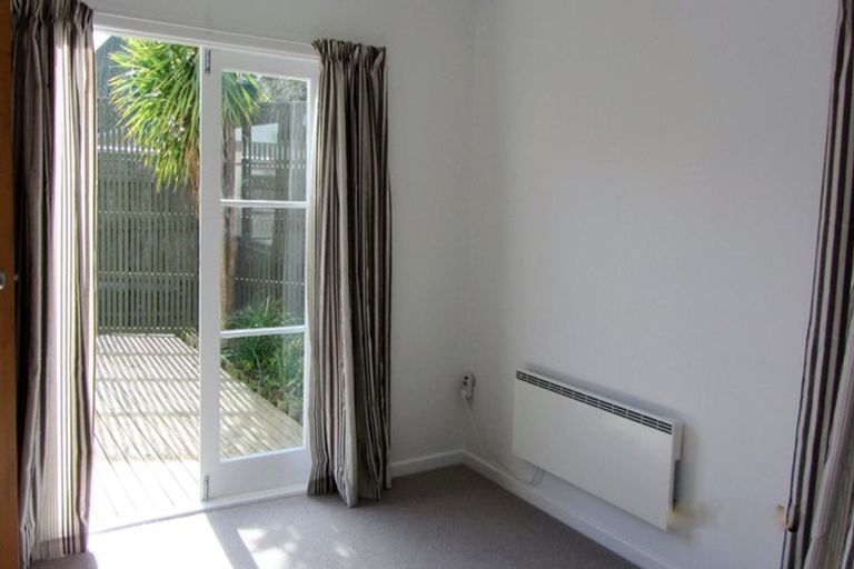 Photo of property in 18 Saulbrey Grove, Woburn, Lower Hutt, 5010