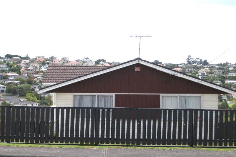 Photo of property in 34 Target Road, Totara Vale, Auckland, 0629