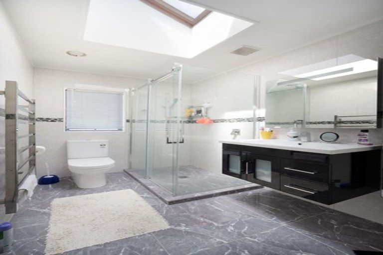 Photo of property in 14 De Quincey Terrace, Highland Park, Auckland, 2010