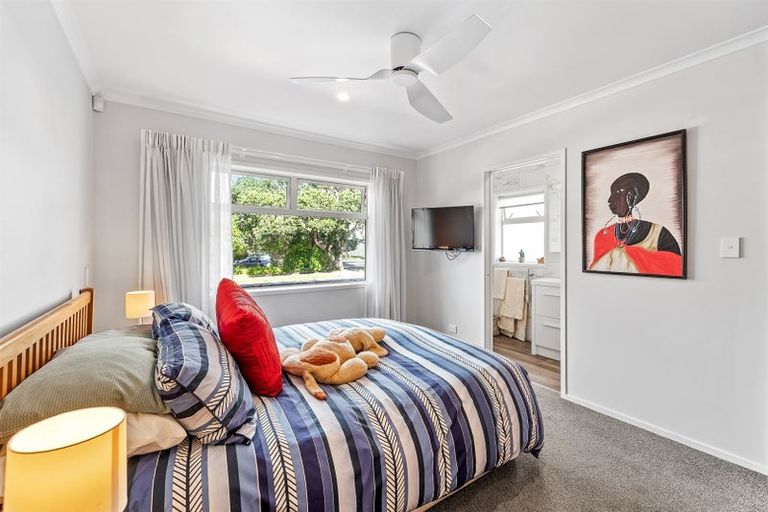 Photo of property in 1 Waitaha Close, Orewa, 0931