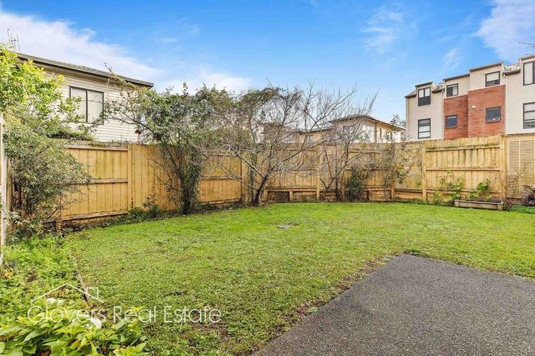 Photo of property in 62 Verdale Circle, Glen Eden, Auckland, 0602