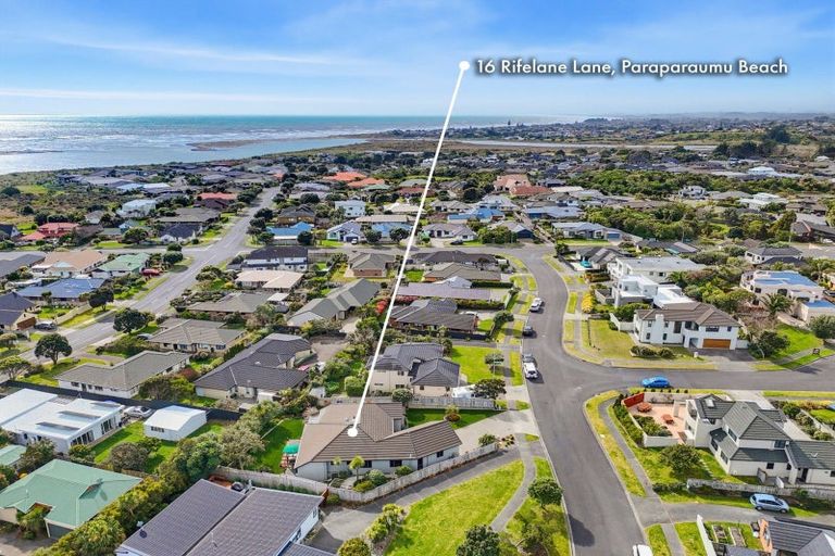 Photo of property in 16 Rifleman Lane, Paraparaumu Beach, Paraparaumu, 5032
