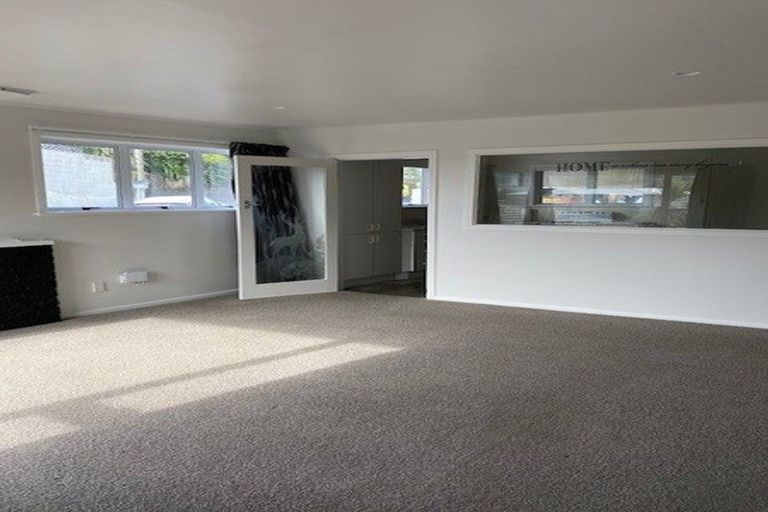 Photo of property in 4 Hallewell Crescent, Johnsonville, Wellington, 6037