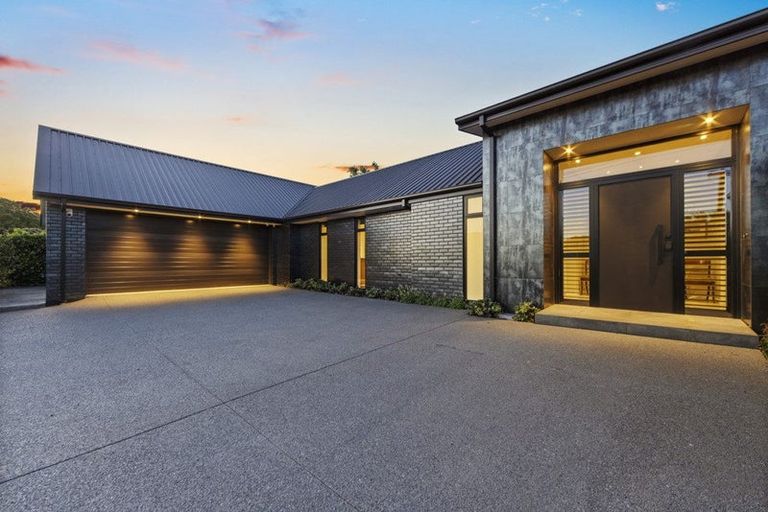 Photo of property in 17 Lees Road, Strowan, Christchurch, 8052