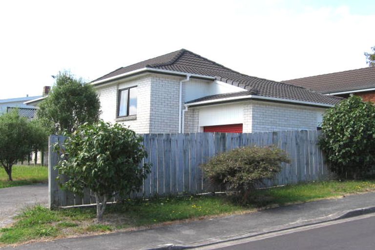 Photo of property in 1 Davern Lane, New Lynn, Auckland, 0600